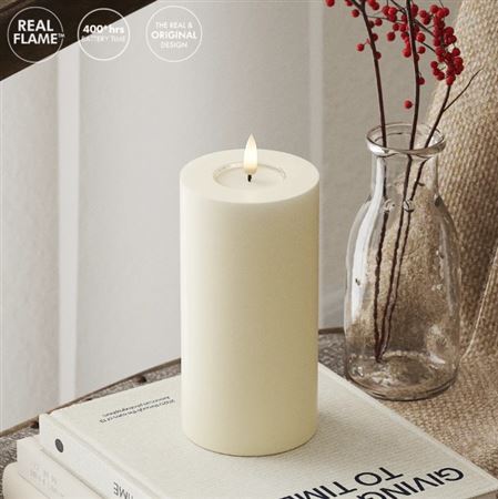 Candele Led. Cero Remote Cont. D.7.5 H.15cm- Cream